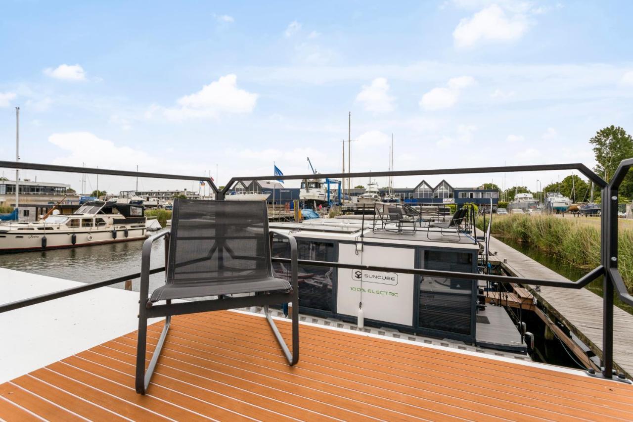Cosy Tiny Houseboats Near Beach And Restaurants By Weltevreden Experience Zeewolde Buitenkant foto