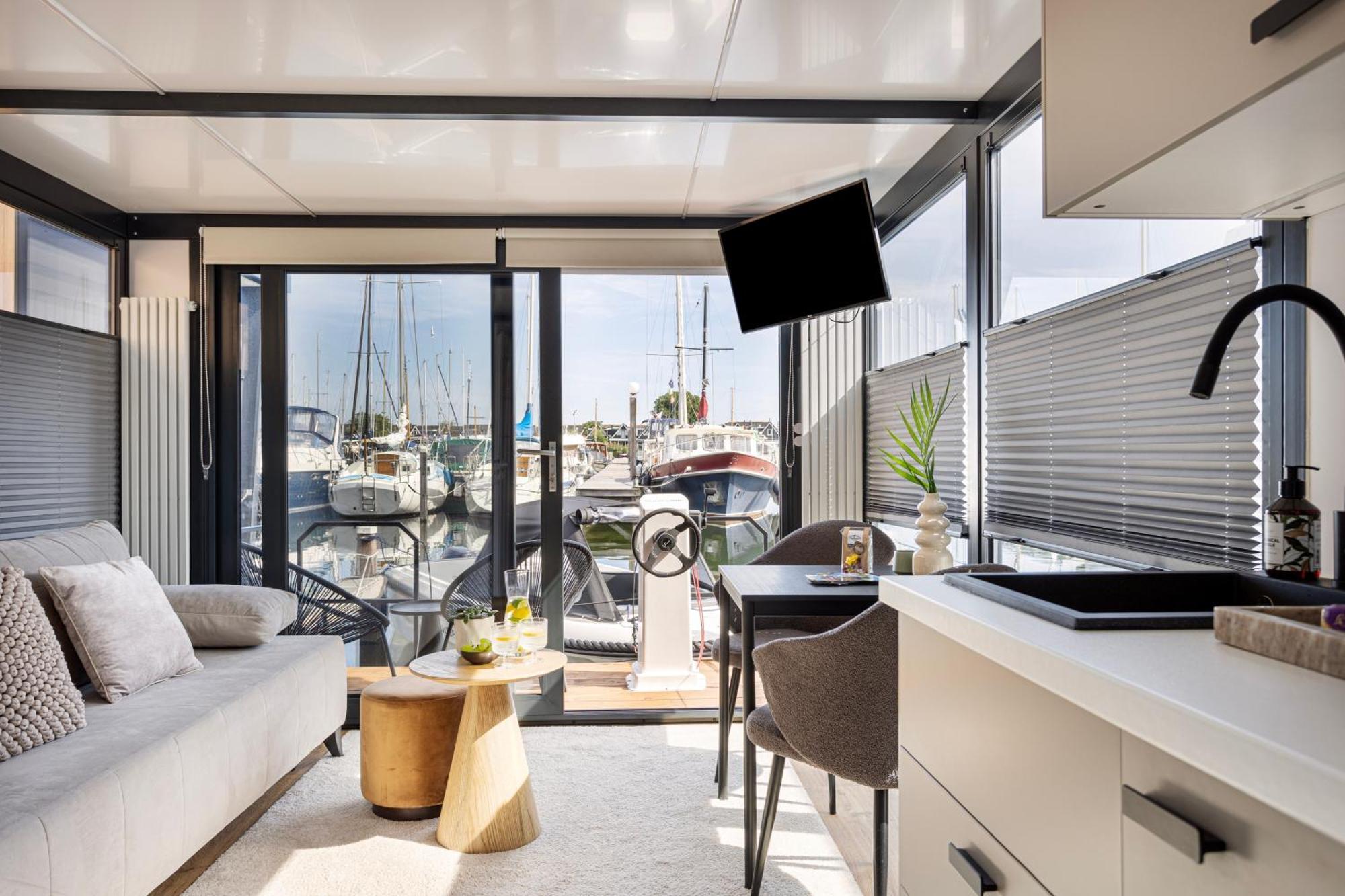 Cosy Tiny Houseboats Near Beach And Restaurants By Weltevreden Experience Zeewolde Buitenkant foto