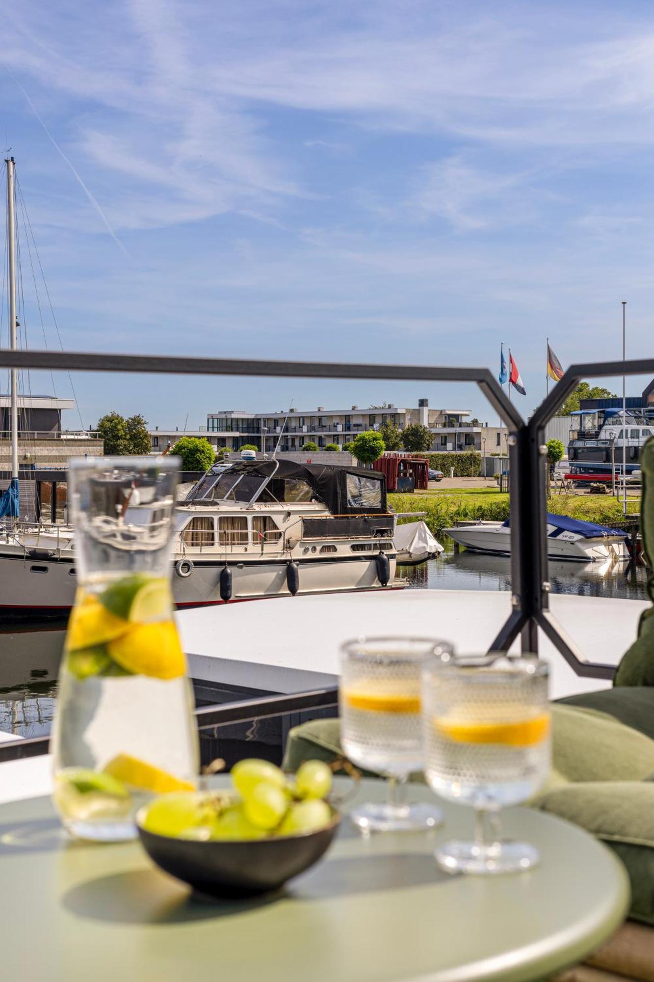 Cosy Tiny Houseboats Near Beach And Restaurants By Weltevreden Experience Zeewolde Buitenkant foto