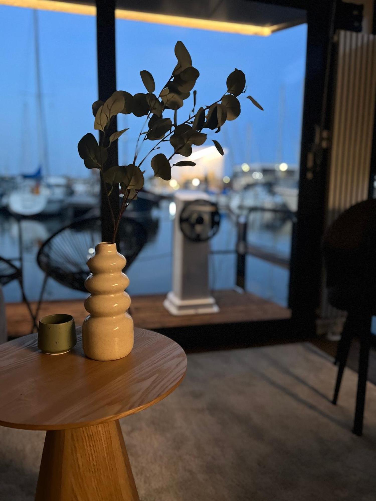 Cosy Tiny Houseboats Near Beach And Restaurants By Weltevreden Experience Zeewolde Buitenkant foto